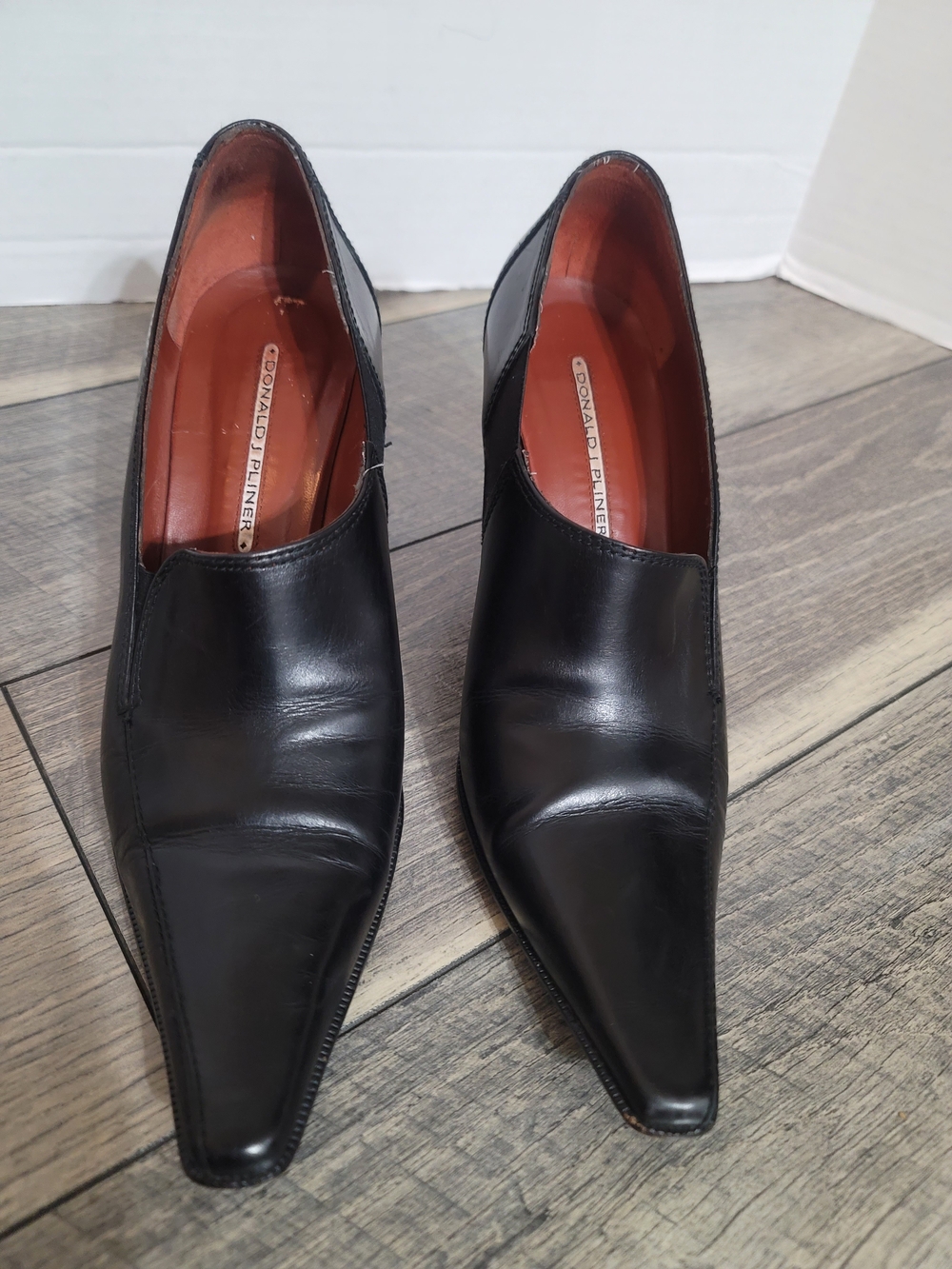 Donald J. Pliner Muneco Black Calf Leather Slip-On Heels Pointed Toe Pumps Sz9